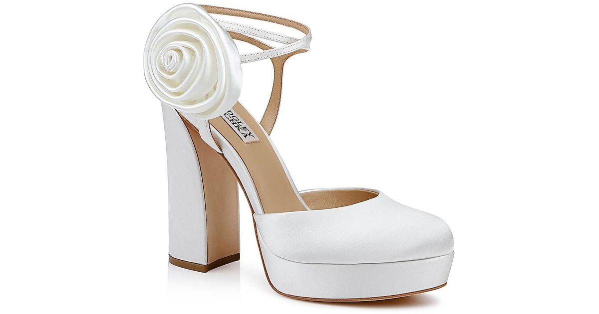 badgley mischka white pumps