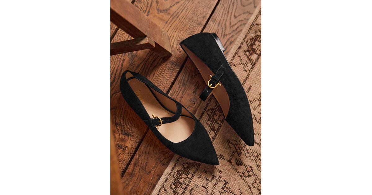 pointed mary jane shoes