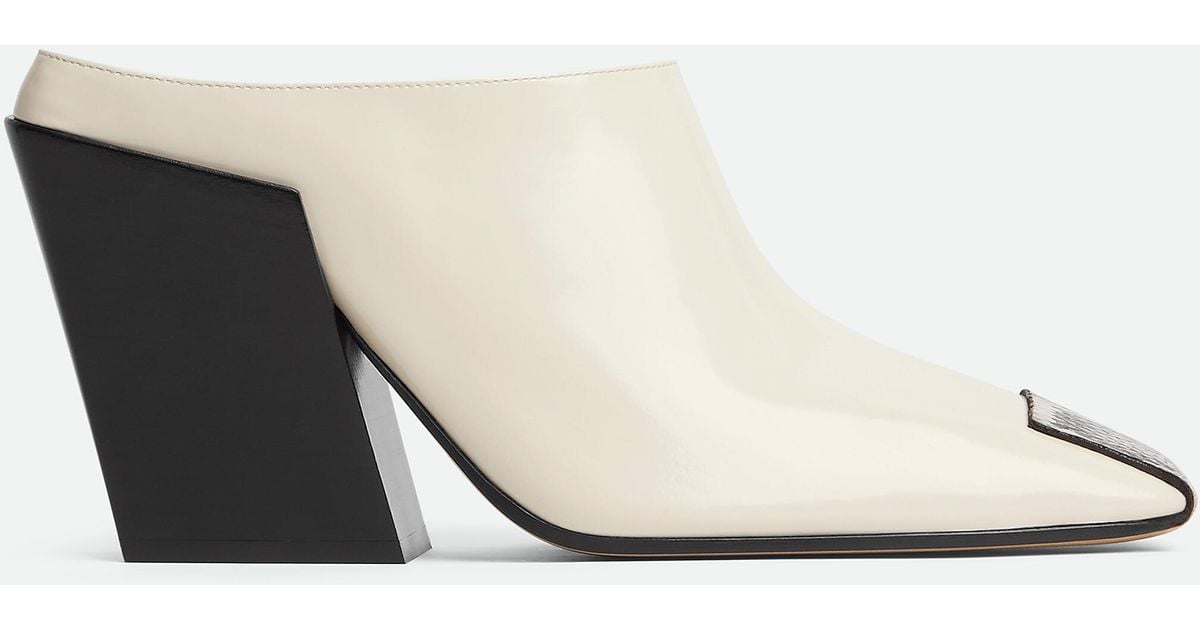 パンプス BOTTEGA VENETA Ivory Leather Ventura Mules Bottega Veneta Ventura Mule in White | Lyst