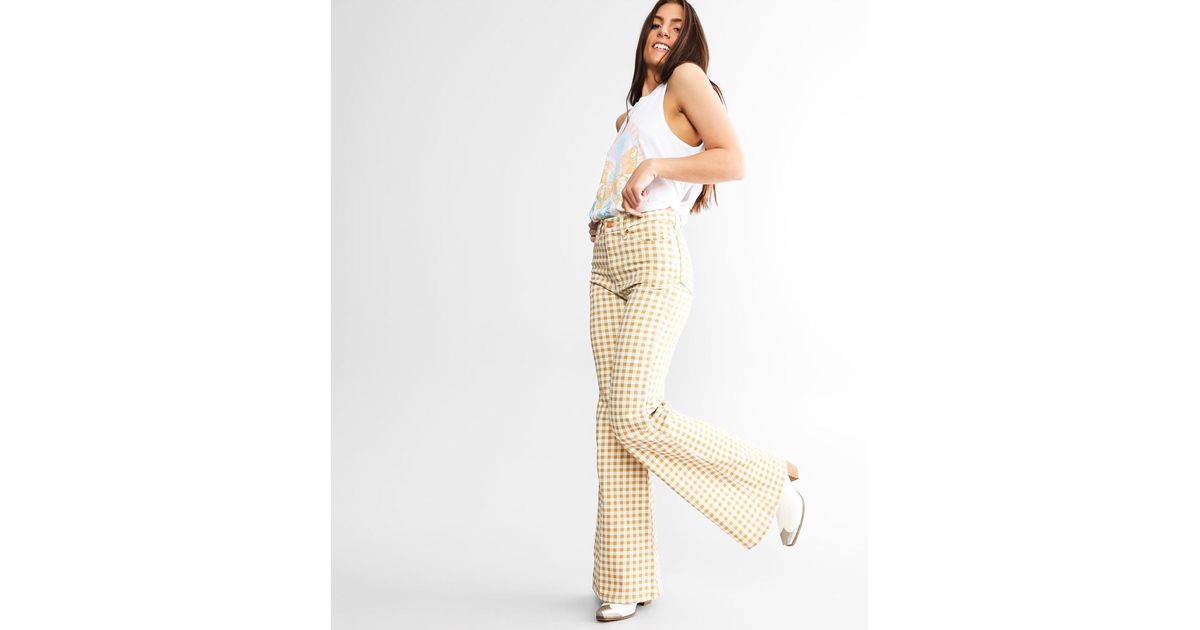 Wrangler ® Wanderer High Rise Flare 