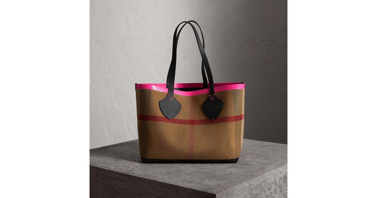 Burberry The Giant Reversible Tote Bag In Vibrant Red And Black