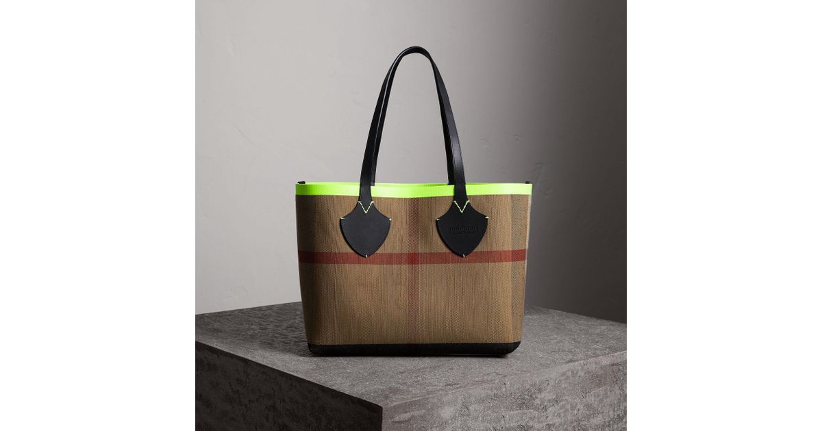 the medium giant reversible tote in canvas and leather