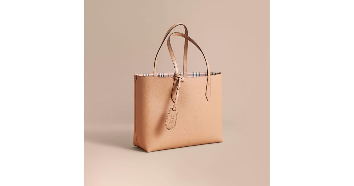 Burberry The Medium Reversible Tote In Haymarket Check And Leather Mid  Camel in Natural | Lyst