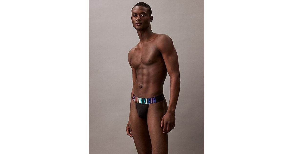 Tanga Intense Power Pride Calvin Klein de hombre de color Marrón