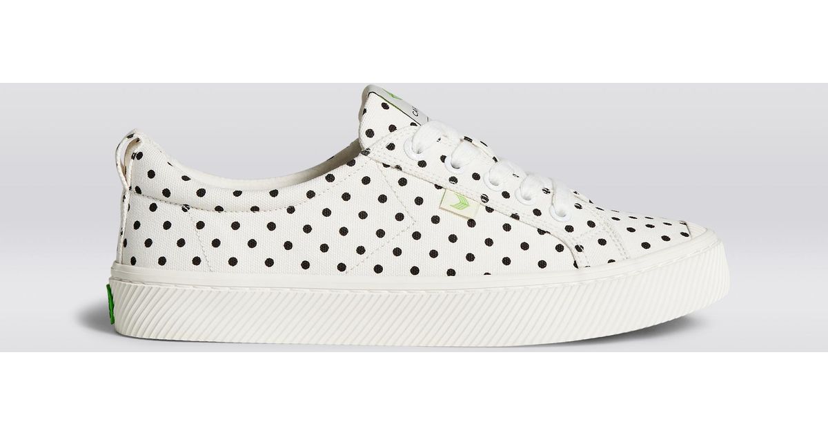cariuma white canvas