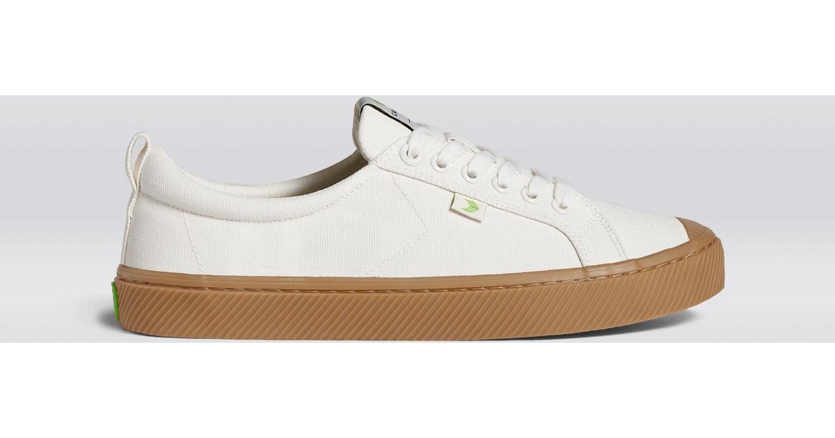cariuma white canvas