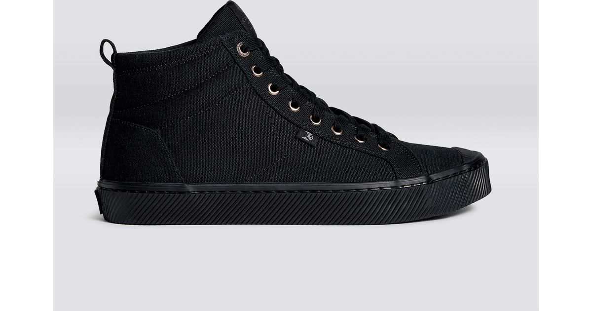 cariuma all black