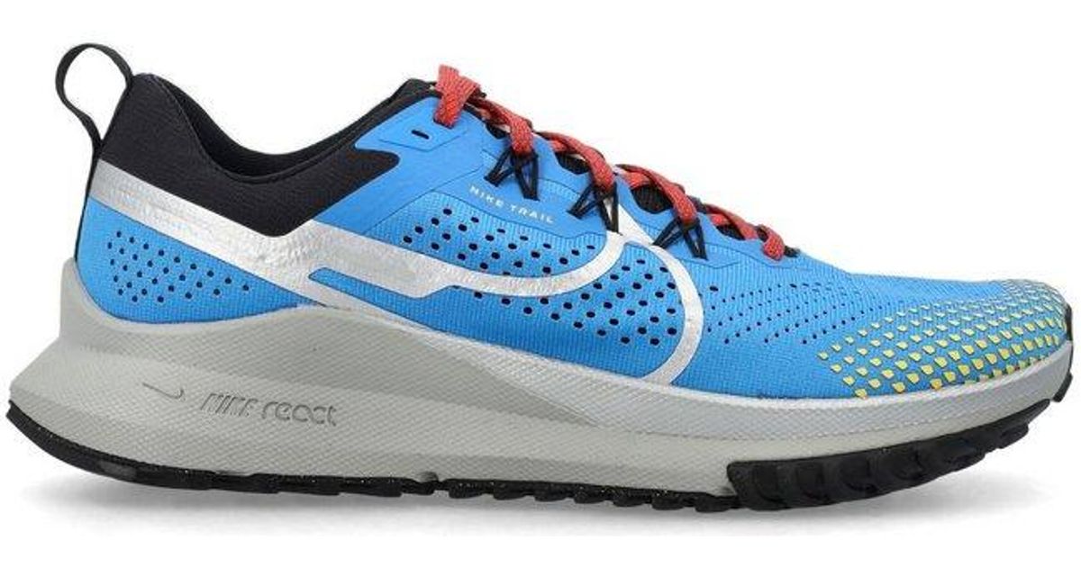 nike red black and white basketball shoes