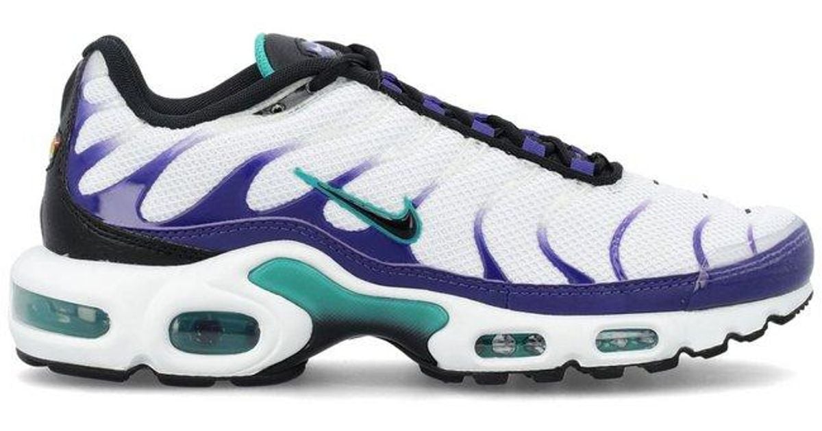 lacing up nike air max