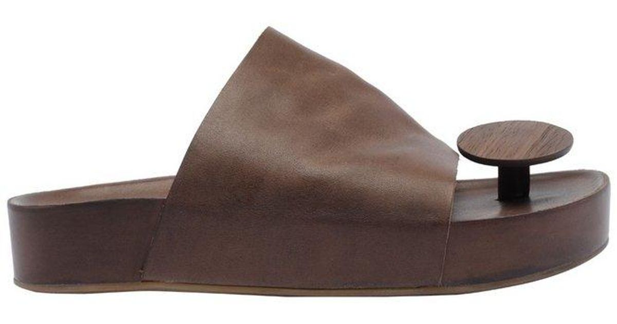 シューズ・サンダルその他 UMA WANG Woman Flat sandals Brown US9075 UW69 Uma Wang Slip-On Sandals in Brown | Lyst Canada