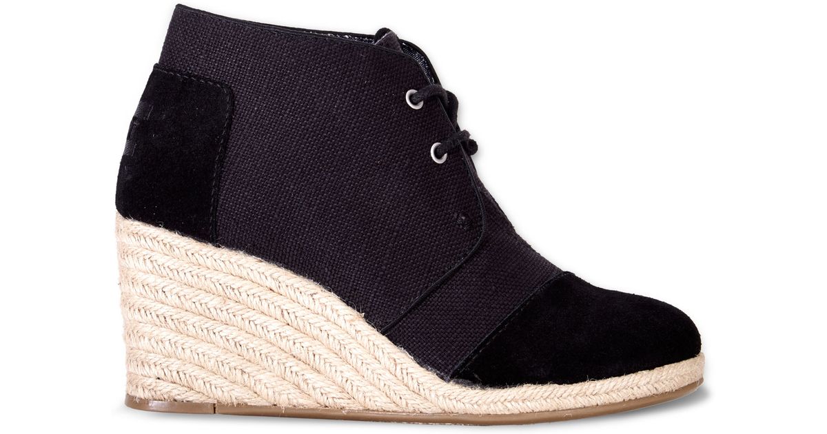 black burlap toms