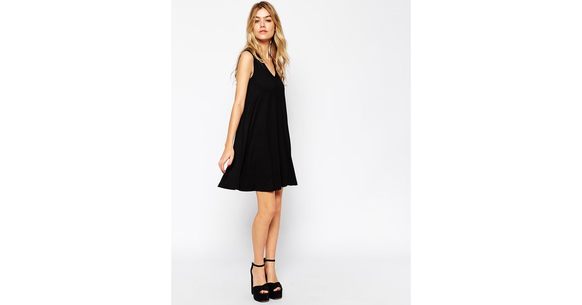 black sleeveless swing dress