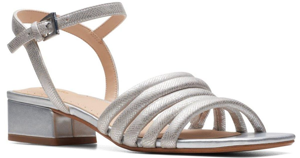 seren25 strap clarks