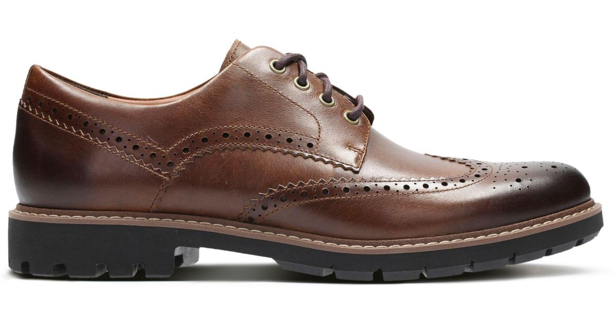 clarks batcombe wing dark tan