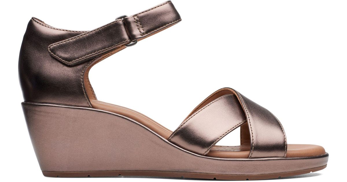 un plaza cross clarks