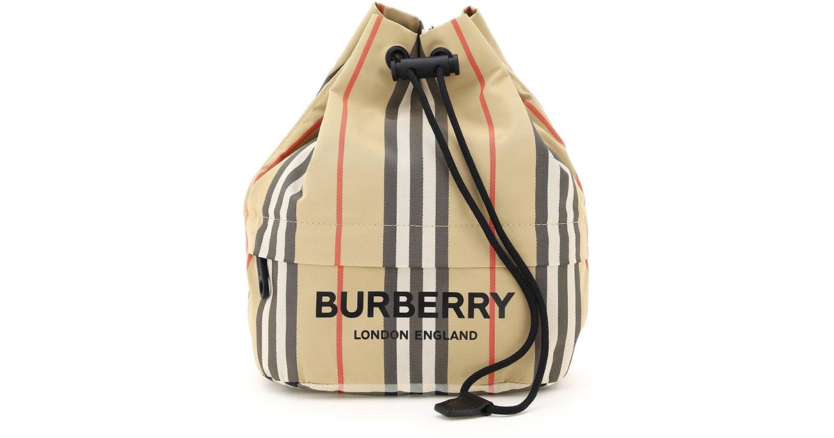 Burberry Phoebe Bucket Pouch in White Lyst