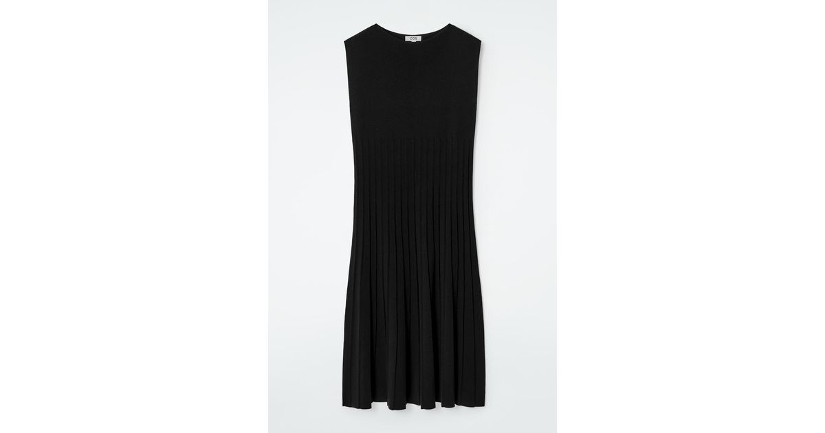 COS Knitted Pleated Maxi Dress in Black | Lyst UK