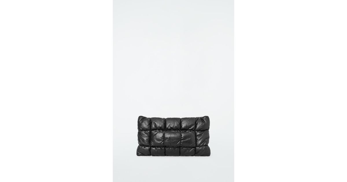 【COS】PILLOW QUILTED CLUTCH レザー クラッチバッグ PILLOW QUILTED CLUTCH - LEATHER ピローキルティングクラッチ