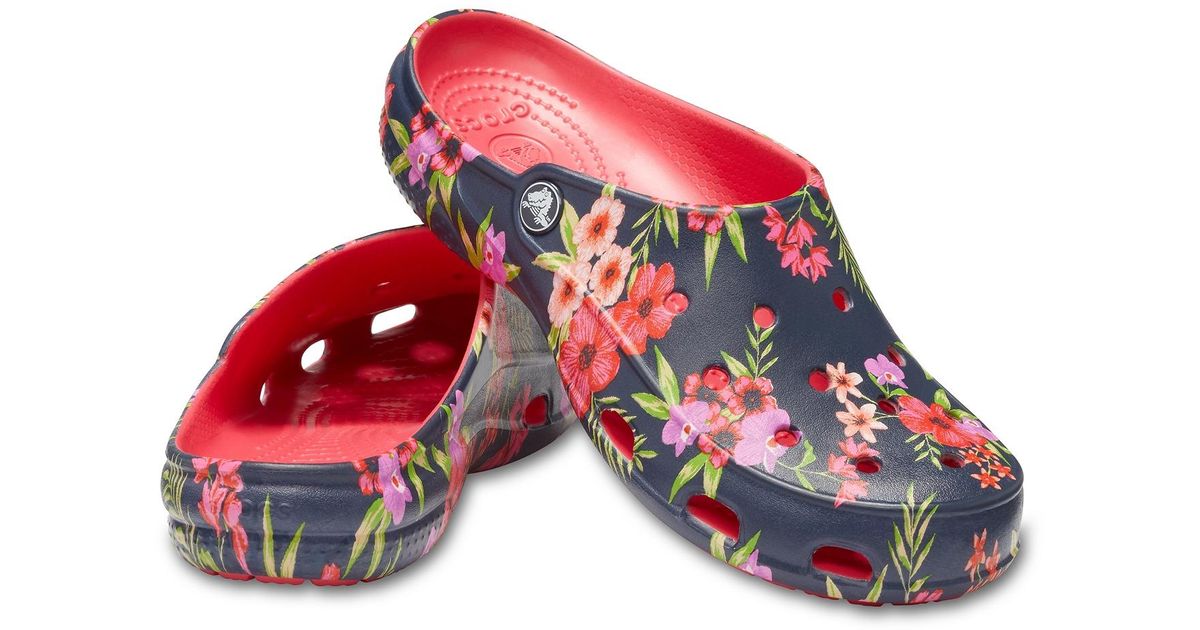 Crocs™ Tropical Floral / Poppy Women's Freesail Printed Clog | Lyst