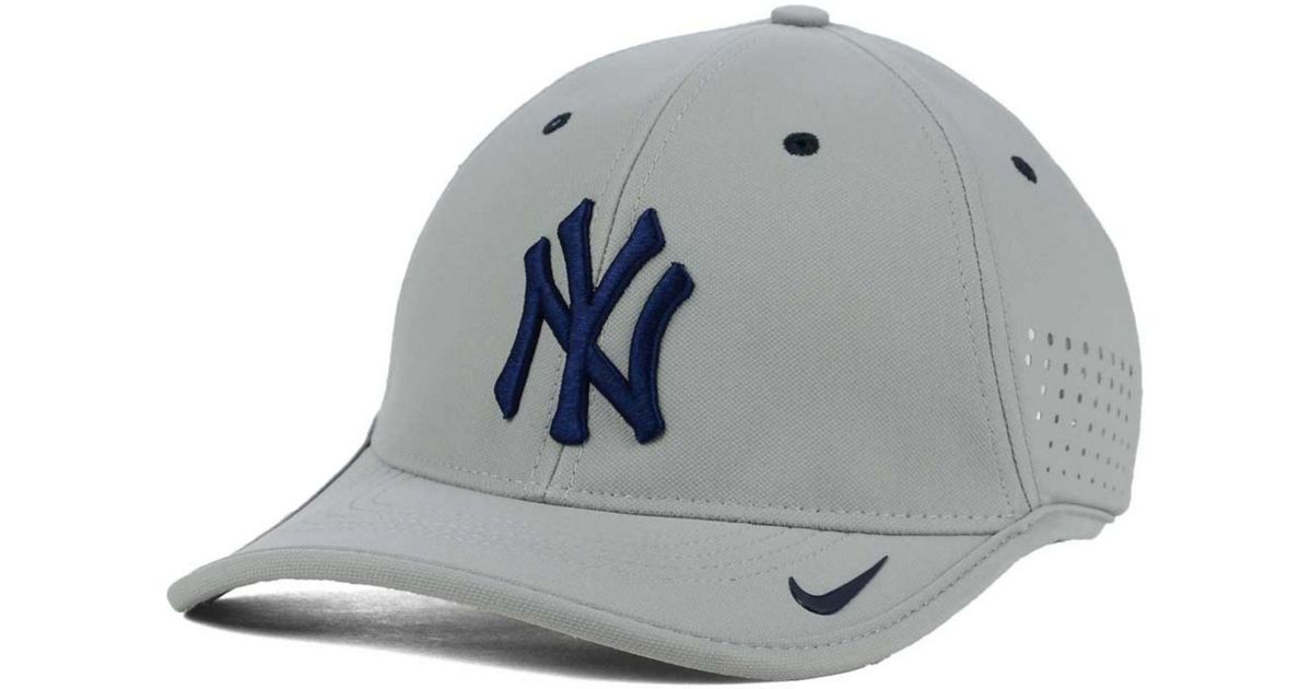 Nike New York Yankees Vapor Swoosh Adjustable Cap in Gray for Men | Lyst