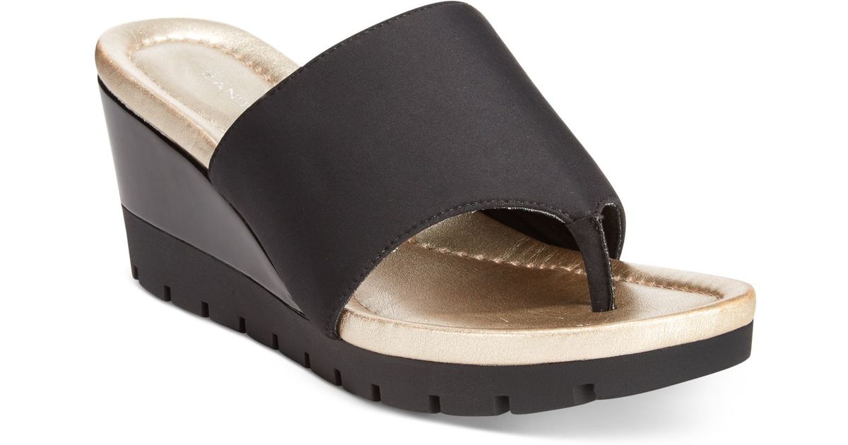 bandolino thong sandals