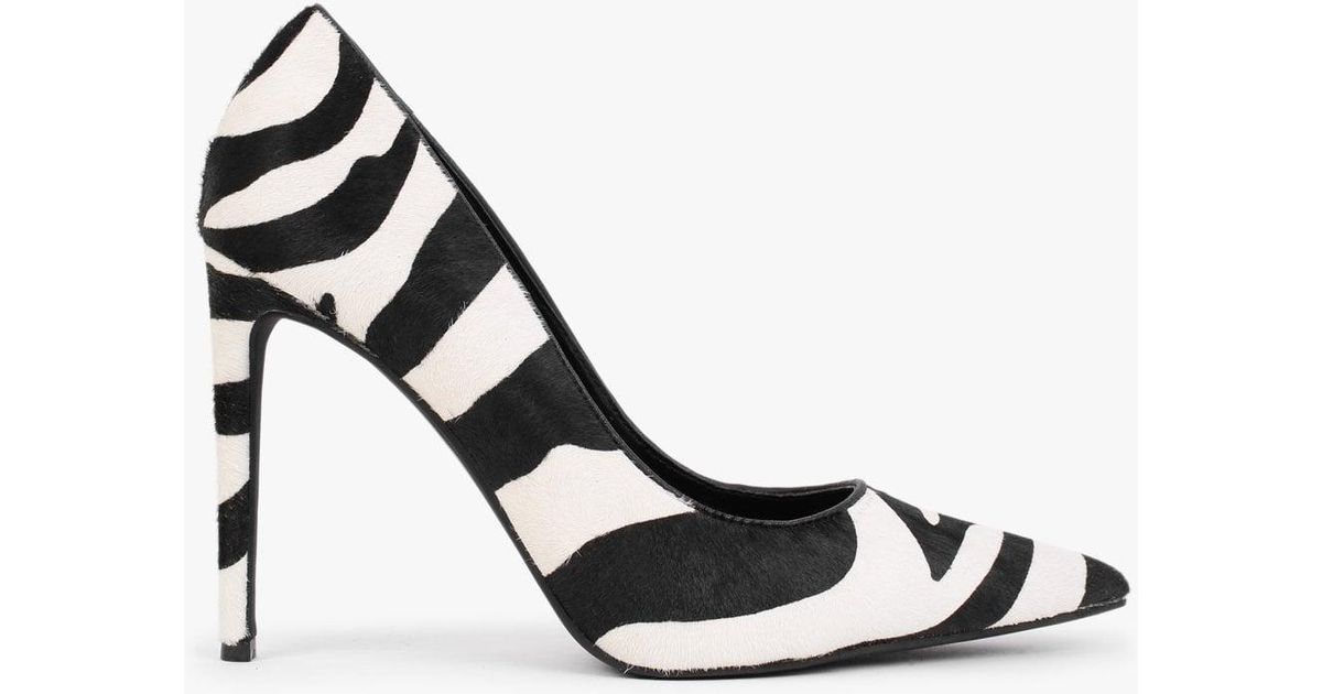 Zebra court deals shoes