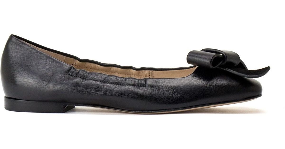 stuart weitzman triton leather flat