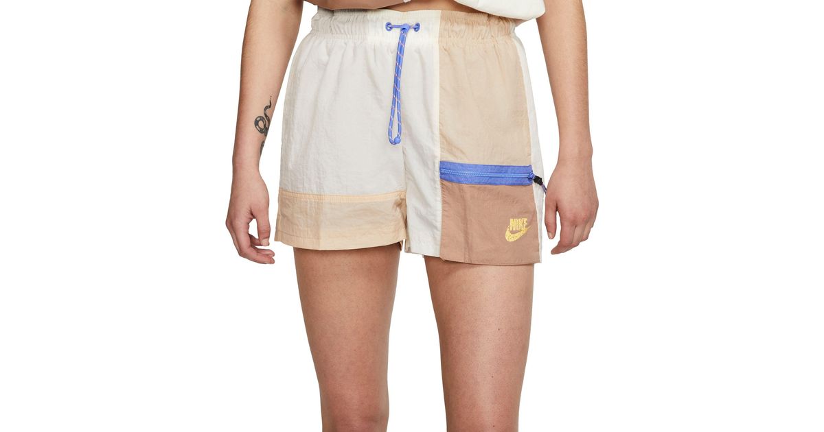 nike women's sportswear icon clash get outside shorts