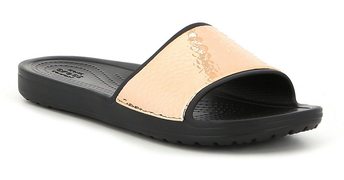 crocs sloane hammered metallic slide