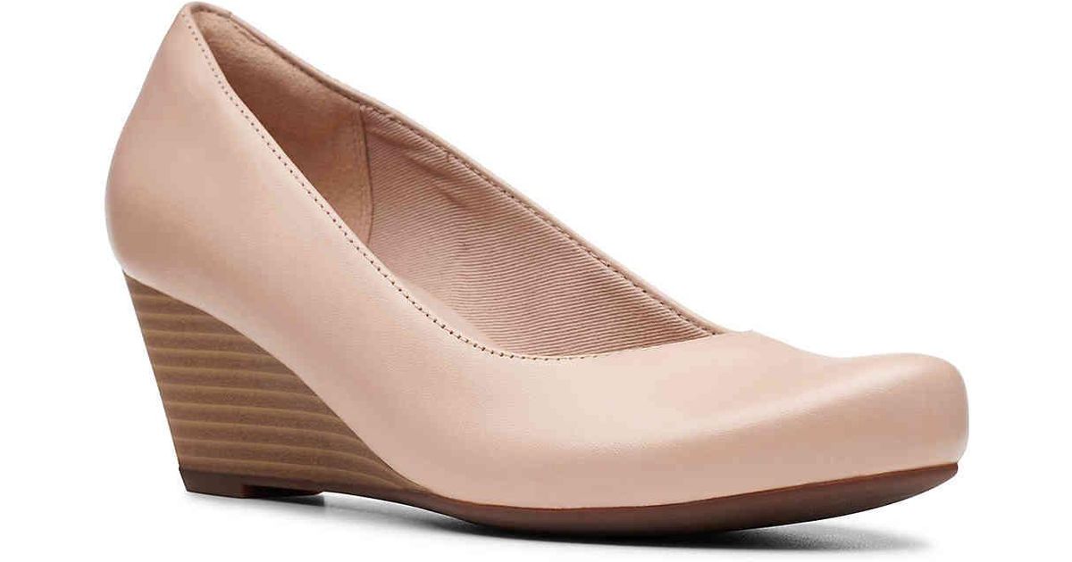 clarks flores petra wedge pump