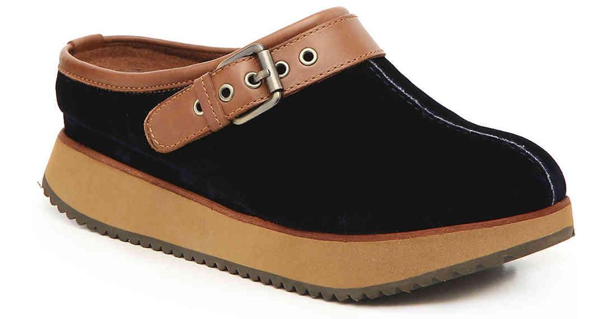 earth lyra buckle clog