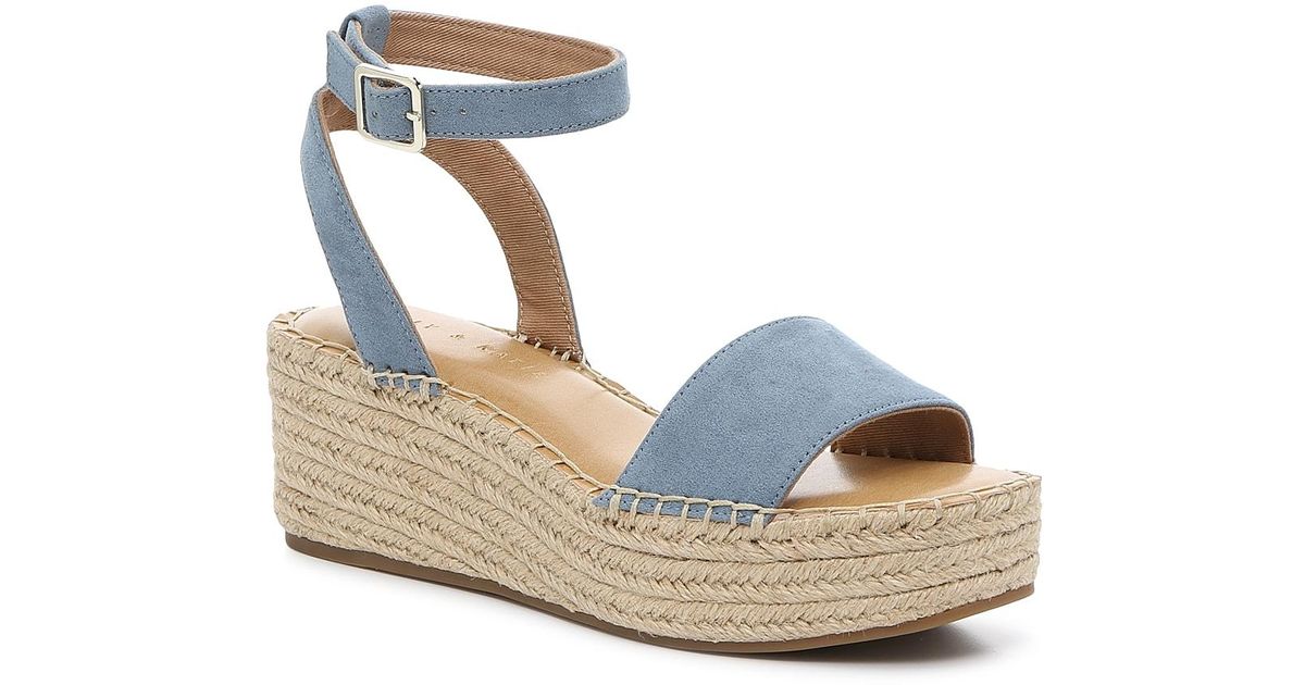 Michael kors Mk Plate Flat Thong Sandals in Black | Lyst