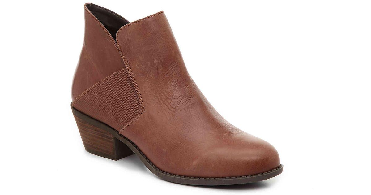 frye shoes near me
