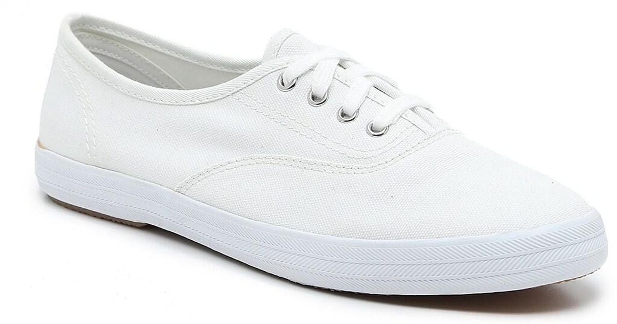 Kelly & Katie Gia Sneaker in White Lyst