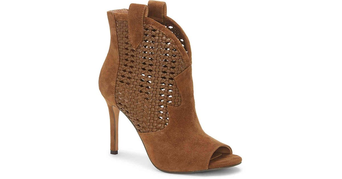 jessica simpson cognac pumps