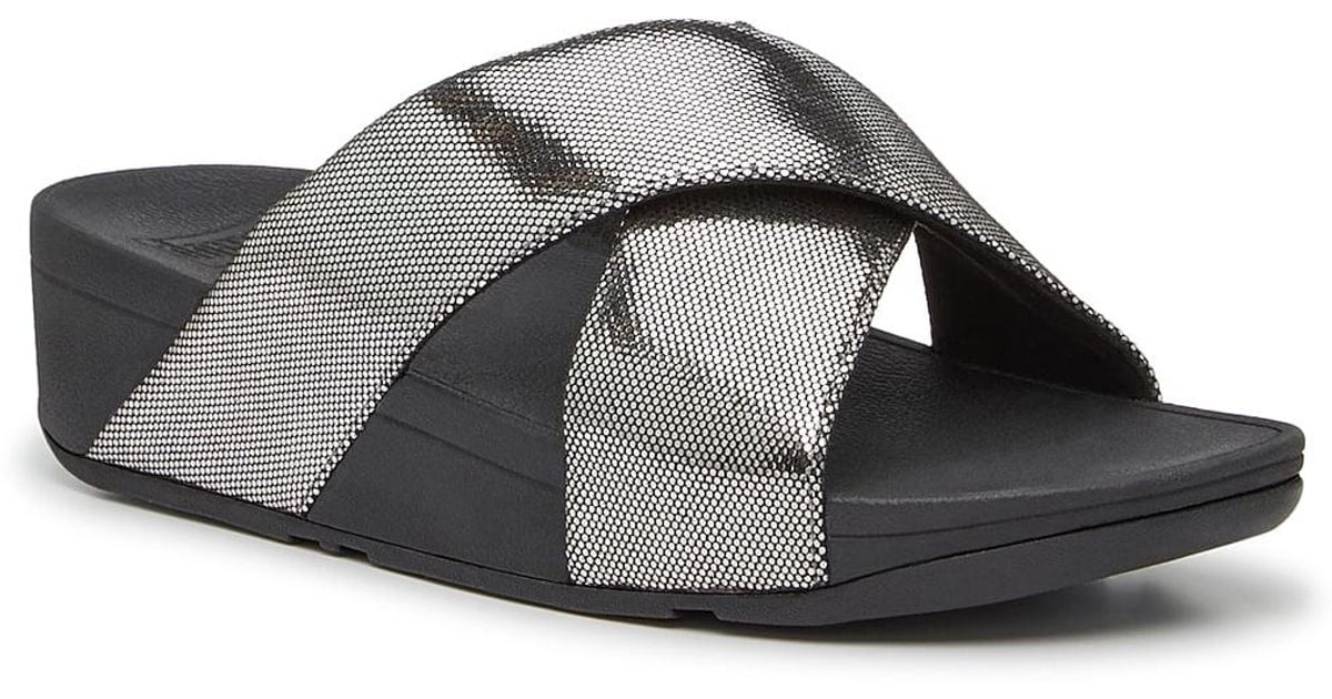 FitFlop Lulu Crinkled Shimmer Sandals - Metallic Plumberry