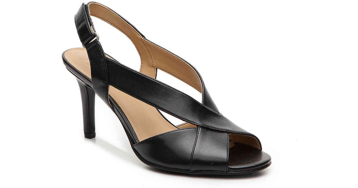 naturalizer barrie sandal