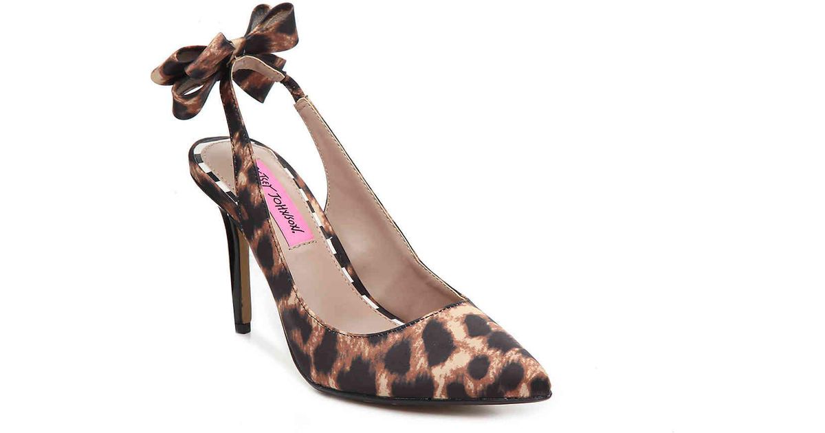 betsey johnson remy pump