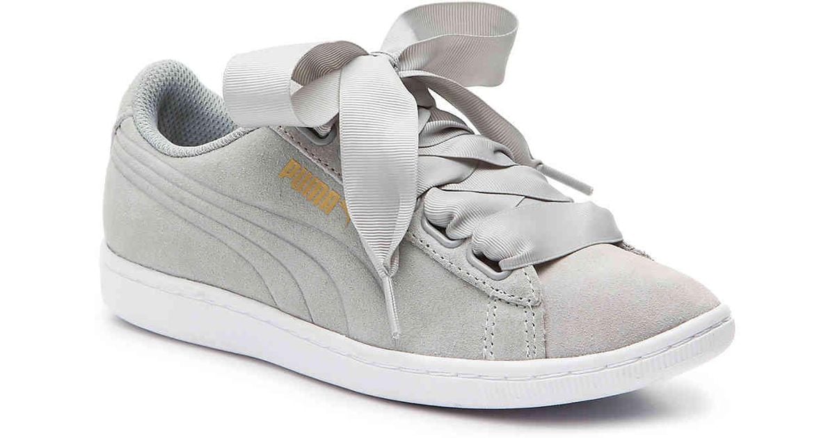 PUMA Suede Vikky Ribbon Sneaker in Grey (Gray) - Lyst