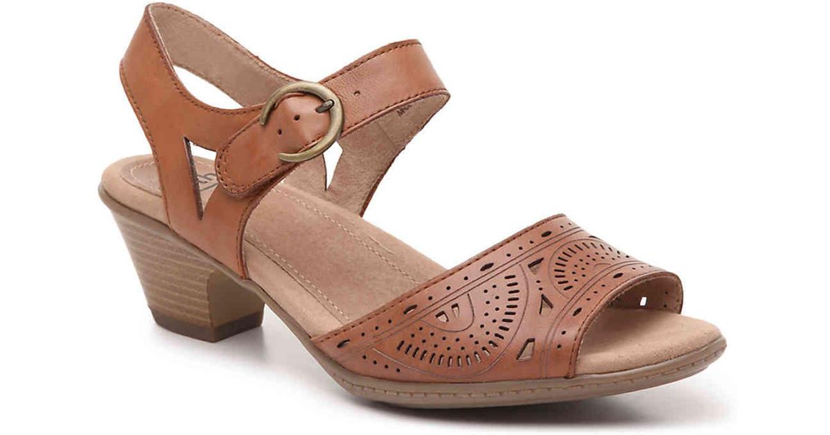 white & yellow air force 1 07 se trainers