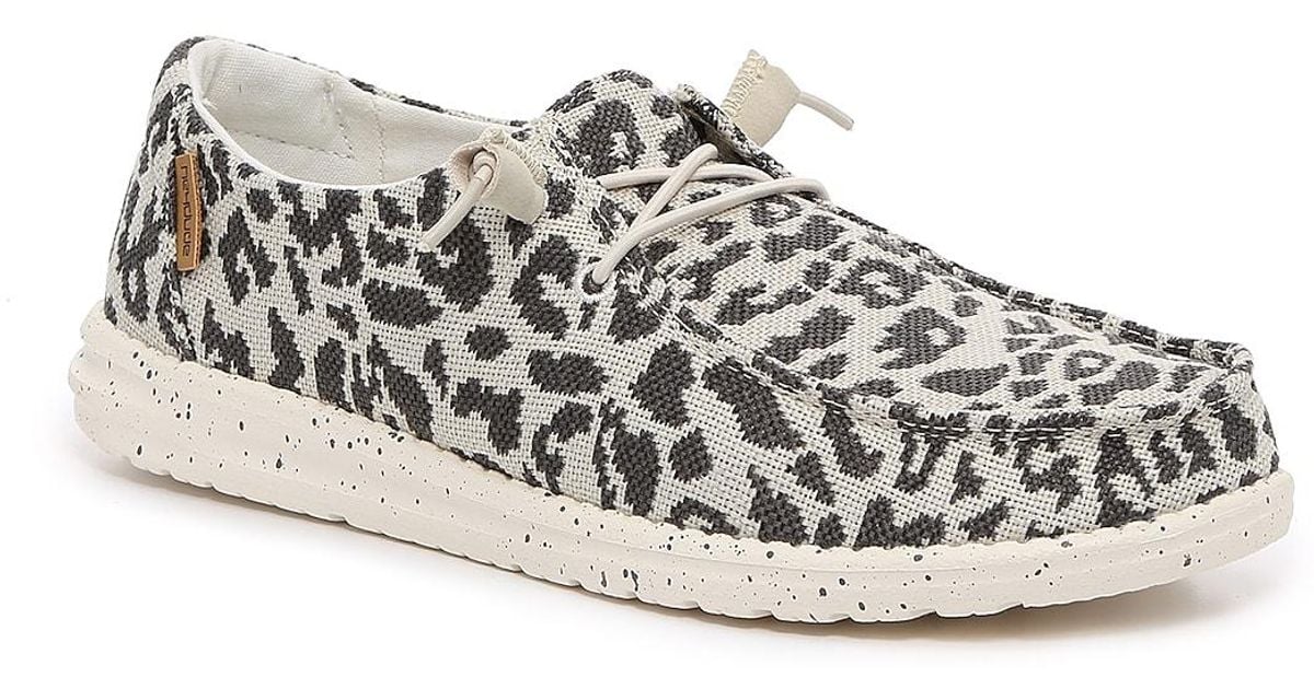 hey dude women's wendy corduroy slip ons