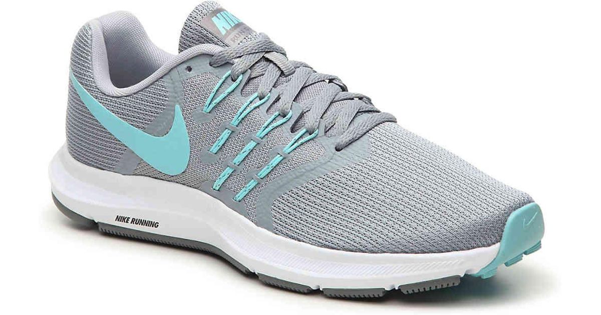 light grey nike running shoes