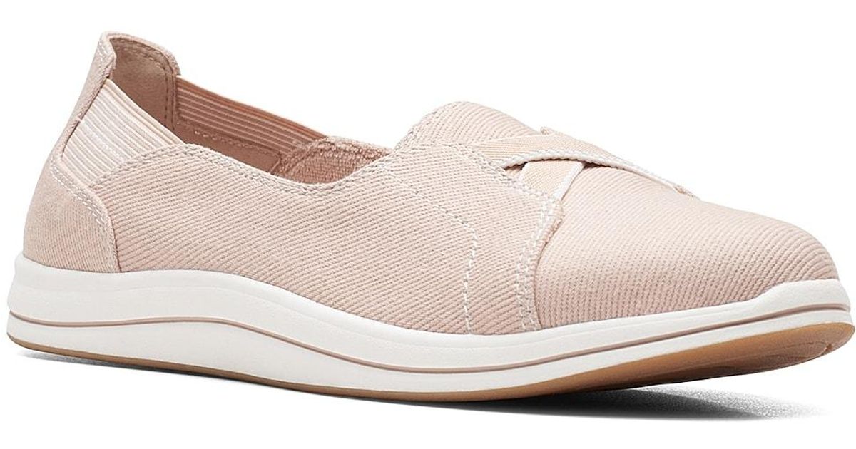 Clarks Synthetic Breeze Skip Slip-on in Taupe (Gray) | Lyst