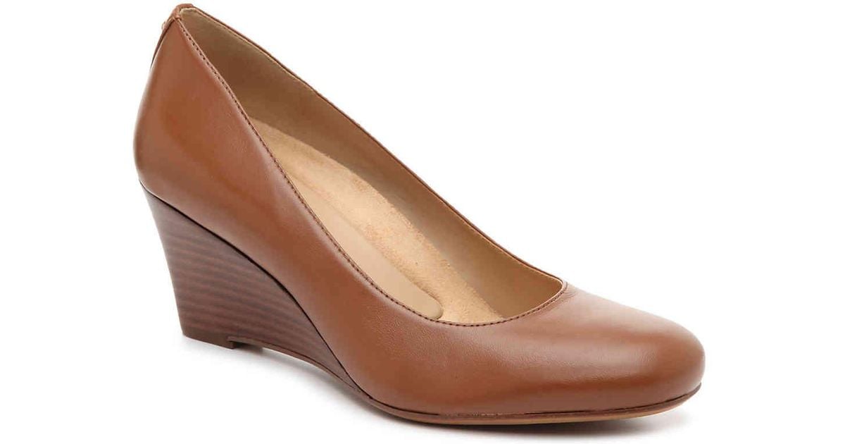 naturalizer wedge pumps