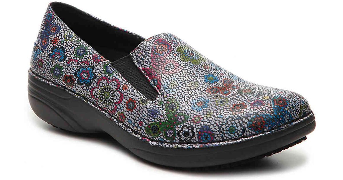 spring step freesa work clog