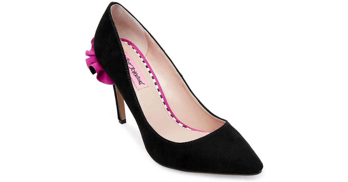 betsey johnson harbur pump