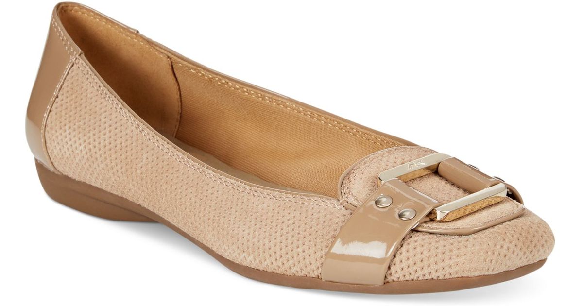 Anne klein Ak Sport Underpin Flats in Brown (Tan) | Lyst