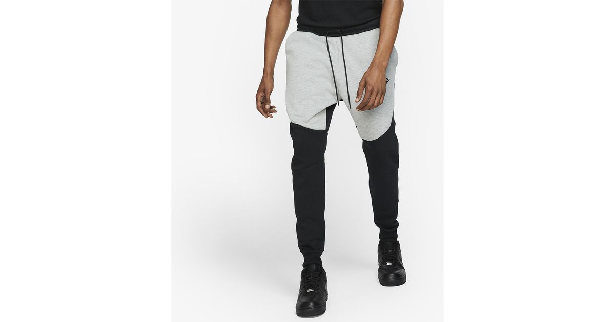 Nike Tech Fleece Joggers in Black/Dark 