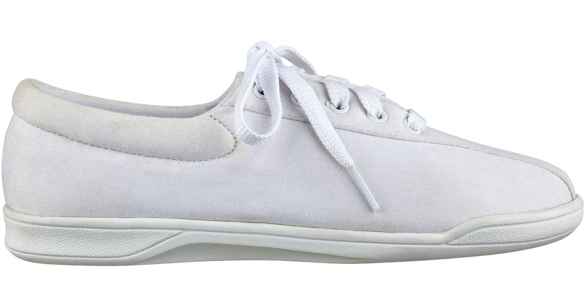 easy spirit canvas shoes