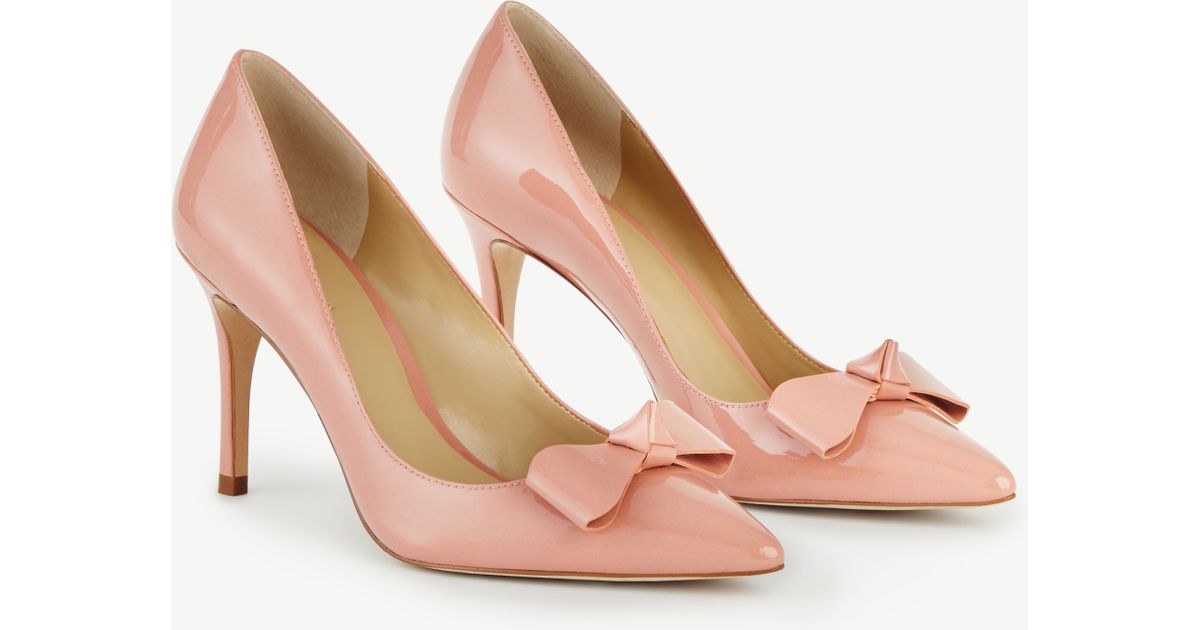 pink pumps with bow
